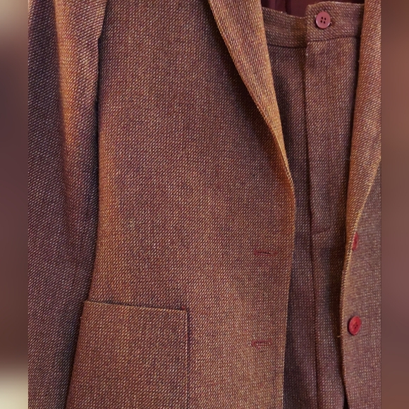 Classic Burgundy Tweed Suit - Picture 2 of 3